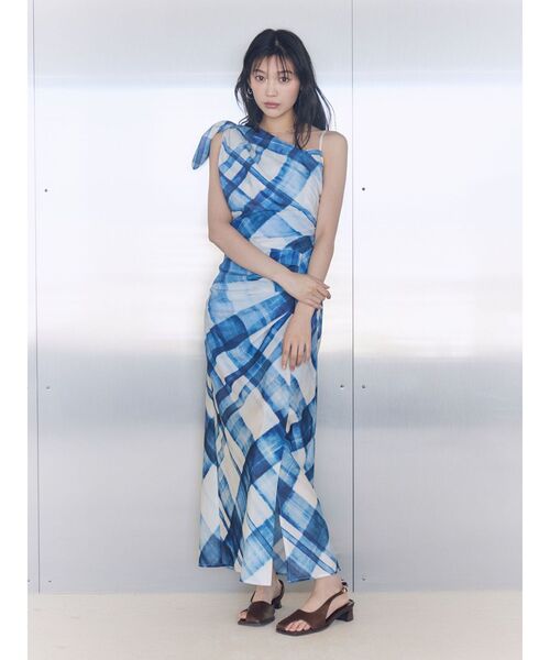 LAGUNAMOON(ラグナムーン)の「チェックドレープワンピース 【夏服】(ワンピース・レディース・ブラウン/ブルー・MEDIUM/SMALL)」の3枚目の写真