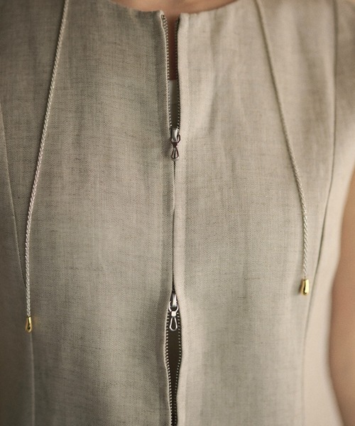 LAULEN（ローレン）の「linen blend double zip vest /リネンブレンドダブルジップノースリーブベスト（ベスト・レディース・ベージュ/ブラック・FREE）」の5枚目の写真