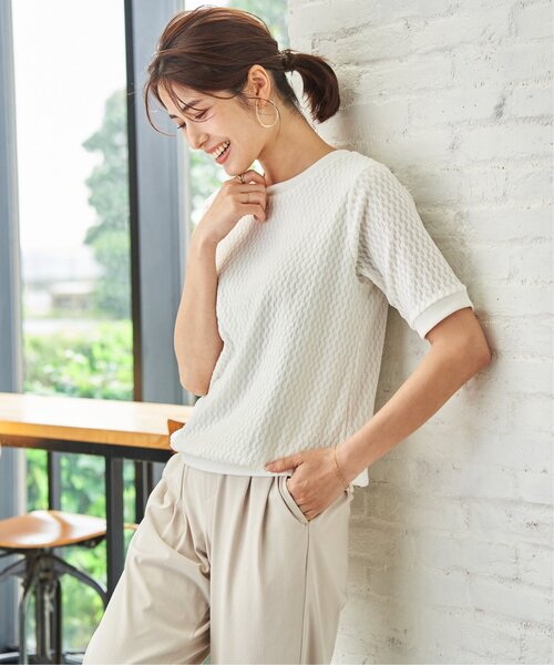 ikka（イッカ）の「【雑誌InRed6月号掲載】幾何学柄ジャカード半袖プルオーバー 【親子コーデ】（Tシャツ/カットソー・レディース・ネイビー/オフホワイト/イエロー/グリーン/グレイッシュベージュ・M/L/S）」の7枚目の写真