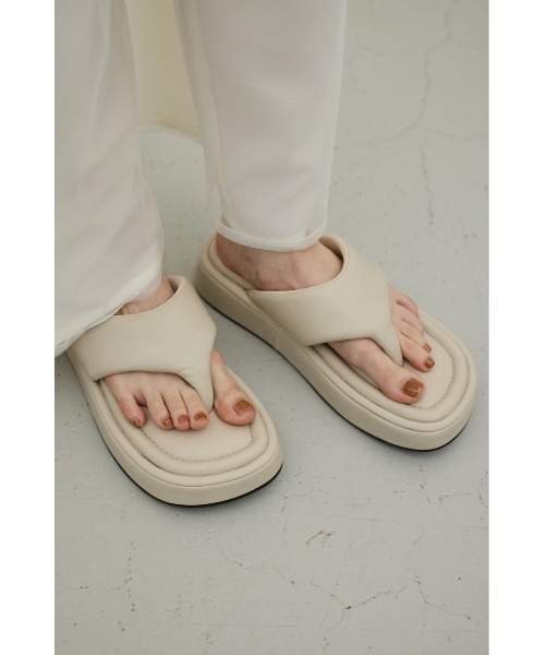 STYLEMIXER(スタイルミキサー)の「プラットフォームトングサンダル(サンダル・レディース・ライトベージュ/ブラック・LARGE/MEDIUM/SMALL)」の2枚目の写真
