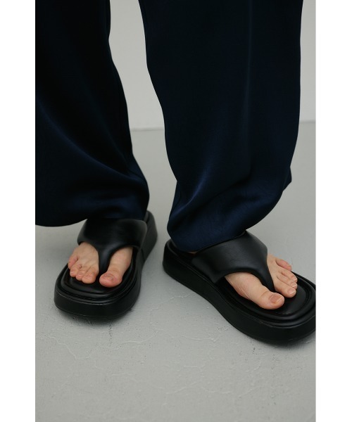 STYLEMIXER(スタイルミキサー)の「プラットフォームトングサンダル(サンダル・レディース・ライトベージュ/ブラック・LARGE/MEDIUM/SMALL)」の1枚目の写真