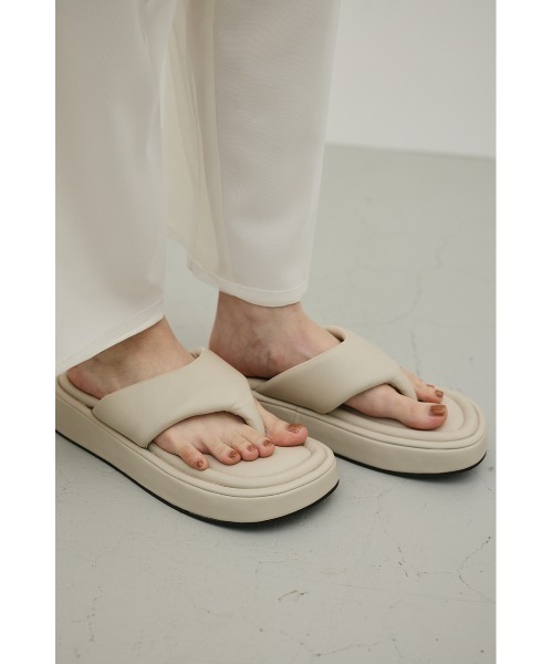 STYLEMIXER(スタイルミキサー)の「プラットフォームトングサンダル(サンダル・レディース・ライトベージュ/ブラック・LARGE/MEDIUM/SMALL)」の3枚目の写真
