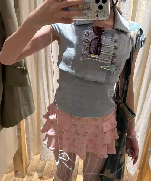 Girly Doll(ガーリードール)の「ナポレオンボタンレイヤードトップス(Tシャツ/カットソー・レディース・グレー・M/S)」の6枚目の写真