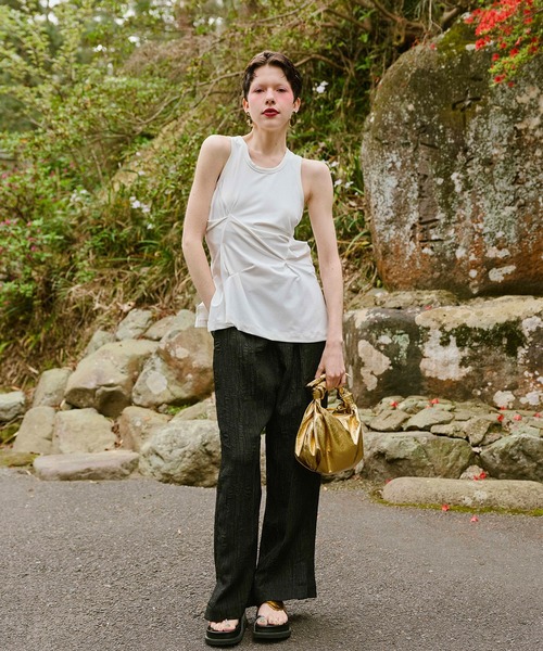 OMMO(オーエムエムオー)の「LINE SLIT TUCK TOP(Tシャツ/カットソー・レディース・ホワイト/ブラック/カーキ・FREE/38)」の21枚目の写真