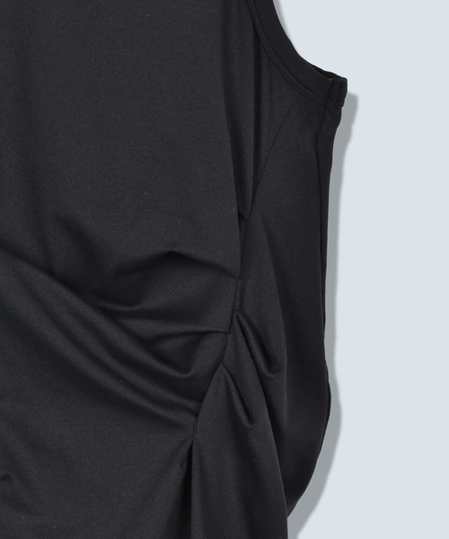 OMMO(オーエムエムオー)の「LINE SLIT TUCK TOP(Tシャツ/カットソー・レディース・ホワイト/ブラック/カーキ・FREE/38)」の7枚目の写真