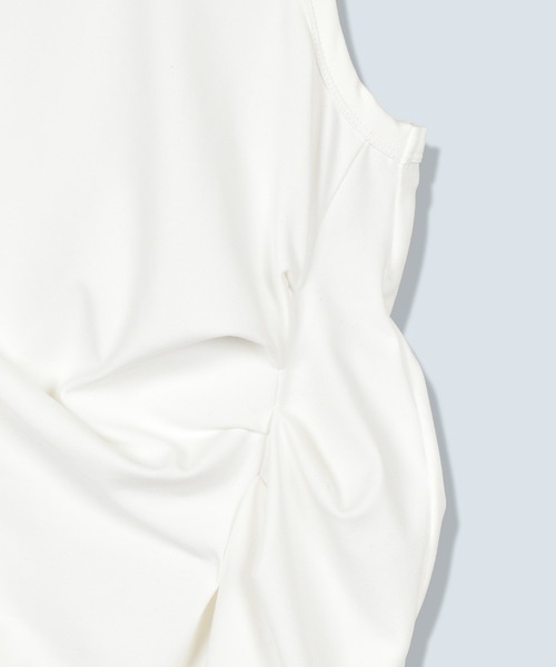 OMMO(オーエムエムオー)の「LINE SLIT TUCK TOP(Tシャツ/カットソー・レディース・ホワイト/ブラック/カーキ・FREE/38)」の19枚目の写真