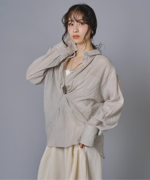 terrace(テラス)の「前後2WAYクロスシャツ(シャツ/ブラウス・レディース・カーキブラウン/チャコール/グレイッシュベージュ・FREE)」の7枚目の写真