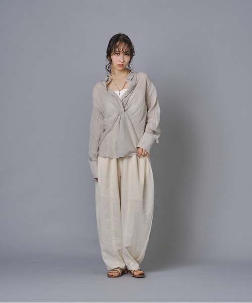 terrace(テラス)の「前後2WAYクロスシャツ(シャツ/ブラウス・レディース・カーキブラウン/チャコール/グレイッシュベージュ・FREE)」の16枚目の写真