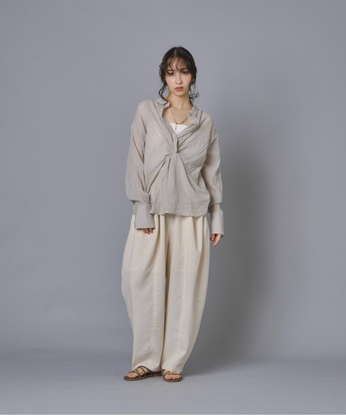 terrace(テラス)の「前後2WAYクロスシャツ(シャツ/ブラウス・レディース・カーキブラウン/チャコール/グレイッシュベージュ・FREE)」の17枚目の写真