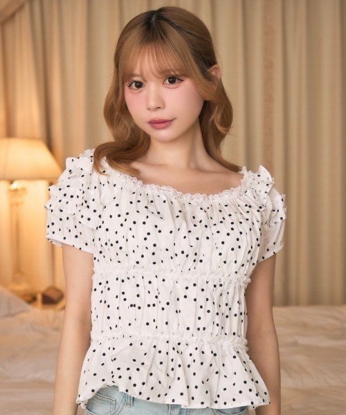 TITTY&CO.(ティティーアンドコー)の「ドットフリルギャザーブラウス(シャツ/ブラウス・レディース・ホワイト/ブラック・FREE)」の5枚目の写真