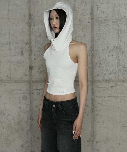 ETRE AU SOMMET(エトレオソメ)の「Zipper Halter Turtleneck Point Pocket Hoodie (White)(Tシャツ/カットソー・レディース・ホワイト・2/1)」の2枚目の写真