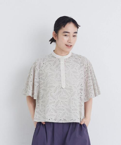 conges payes ADIEU TRISTESSE(コンジェ ペイエ アデュートリステス)の「ボタニカル風エンブロイダリーブラウス(シャツ/ブラウス・レディース・グレイッシュベージュ/ブルーグリーン・38)」の6枚目の写真