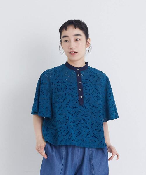 conges payes ADIEU TRISTESSE(コンジェ ペイエ アデュートリステス)の「ボタニカル風エンブロイダリーブラウス(シャツ/ブラウス・レディース・グレイッシュベージュ/ブルーグリーン・38)」の13枚目の写真