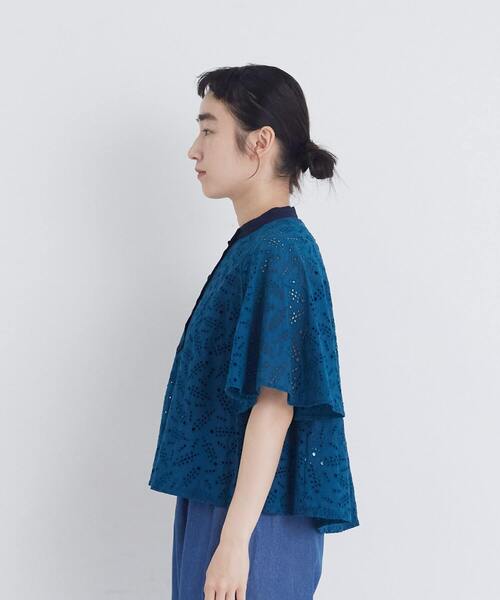 conges payes ADIEU TRISTESSE(コンジェ ペイエ アデュートリステス)の「ボタニカル風エンブロイダリーブラウス(シャツ/ブラウス・レディース・グレイッシュベージュ/ブルーグリーン・38)」の15枚目の写真