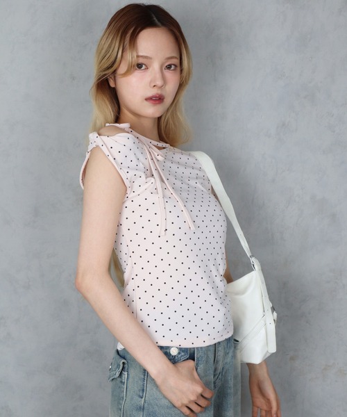 BARELY BLUE（ベアリーブルー）の「【 BARELY BLUE / ベアリーブルー 】 リボンネック ドット アシンメトリー オフショル 半袖 Tシャツ（Tシャツ/カットソー・レディース・ブラック/ホワイト/ピンク・FREE）」の8枚目の写真