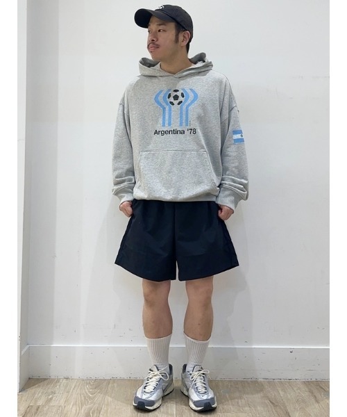 GAP(ギャップ)の「FIFA WORLD CUP(TM) ヴィンテージソフト フレンチテリー オーバーサイズ パーカー(パーカー・メンズ・ネイビー/ブルー/ブラック/ブルー系その他/グリーン/グリーン系その他/レッド/グレー・M/L/XL/XS/S)」の17枚目の写真
