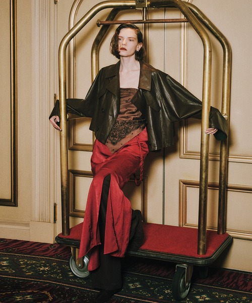 Ameri(アメリ)の「CRUSHED SATIN ARRANGE CORD SKIRT(スカート・レディース・アイボリー/レッド/ブラウン・SMALL/MEDIUM)」の5枚目の写真