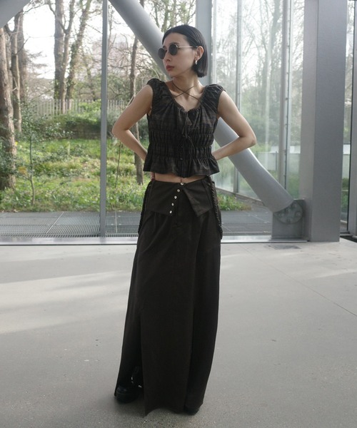 Ameri(アメリ)の「CRUSHED SATIN ARRANGE CORD SKIRT(スカート・レディース・アイボリー/レッド/ブラウン・SMALL/MEDIUM)」の7枚目の写真