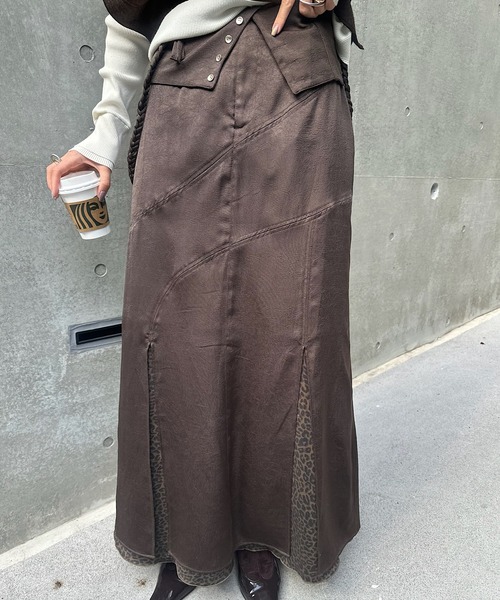 Ameri(アメリ)の「CRUSHED SATIN ARRANGE CORD SKIRT(スカート・レディース・アイボリー/レッド/ブラウン・SMALL/MEDIUM)」の9枚目の写真