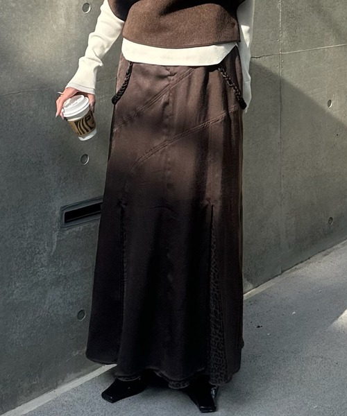 Ameri(アメリ)の「CRUSHED SATIN ARRANGE CORD SKIRT(スカート・レディース・アイボリー/レッド/ブラウン・SMALL/MEDIUM)」の10枚目の写真