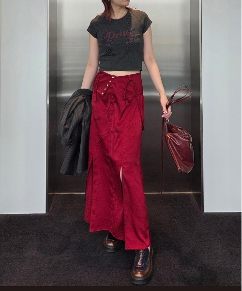 Ameri(アメリ)の「CRUSHED SATIN ARRANGE CORD SKIRT(スカート・レディース・アイボリー/レッド/ブラウン・SMALL/MEDIUM)」の21枚目の写真