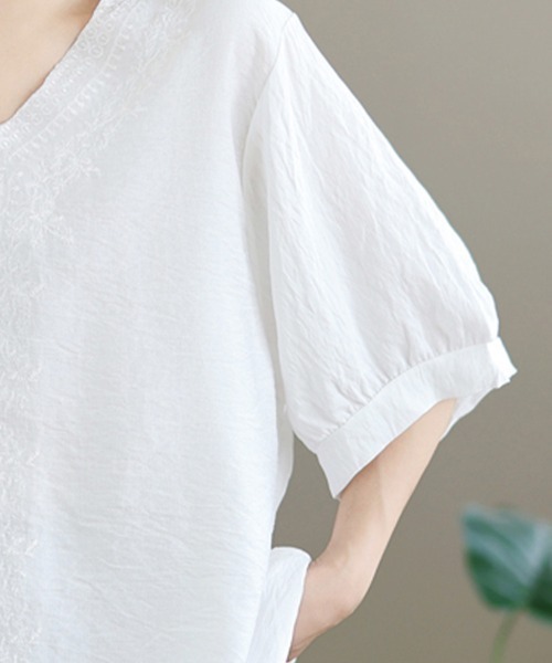 ONEP STAR（ワンピスター）の「刺繍風Vネック半袖トップス（シャツ/ブラウス・レディース・ブラック/ホワイト/グリーン/ブルー・FREE）」の7枚目の写真