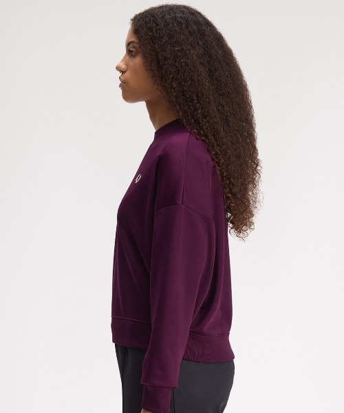 FRED PERRY(フレッドペリー)の「Laurel Wreath Badge Sweatshirt/ローレルリースバッジスウェット(スウェット・レディース・プラム/ネイビー・10)」の11枚目の写真