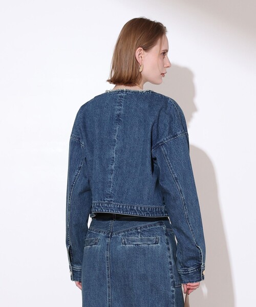 allureville(アルアバイル)の「デニムノーカラージャケット(ノーカラージャケット・レディース・インディゴブルー・2/1)」の5枚目の写真