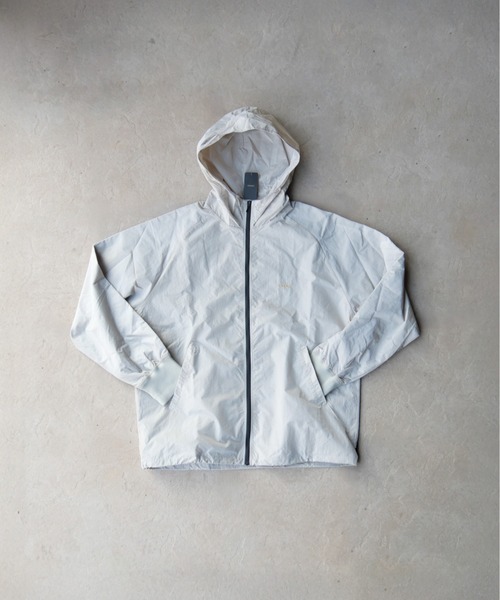 TENEZ(テネス)の「Nylon Hoodie Jacket(ナイロンジャケット・メンズ・ライトベージュ/カーキ・MEDIUM/LARGE)」の6枚目の写真