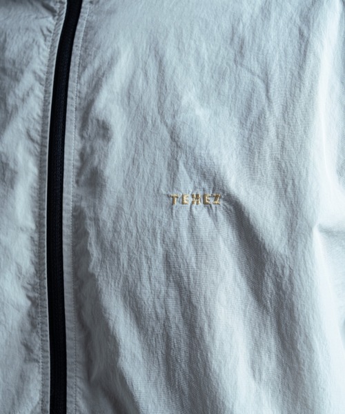 TENEZ(テネス)の「Nylon Hoodie Jacket(ナイロンジャケット・メンズ・ライトベージュ/カーキ・MEDIUM/LARGE)」の9枚目の写真