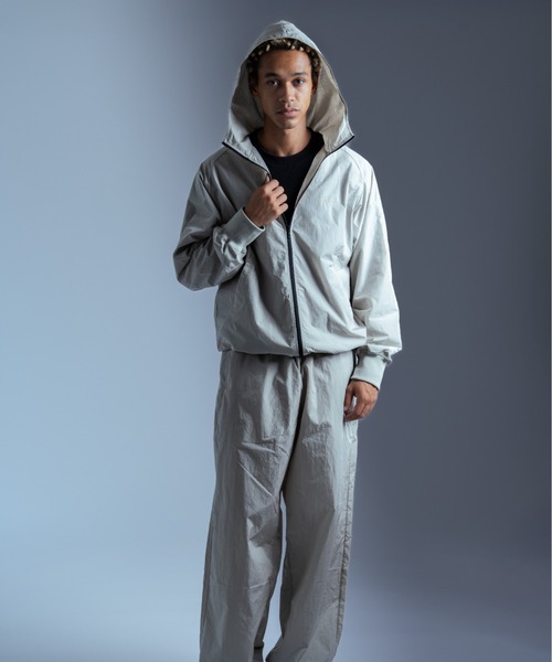 TENEZ(テネス)の「Nylon Hoodie Jacket(ナイロンジャケット・メンズ・ライトベージュ/カーキ・MEDIUM/LARGE)」の10枚目の写真