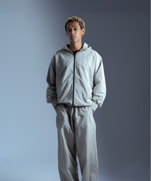 TENEZ(テネス)の「Nylon Hoodie Jacket(ナイロンジャケット・メンズ・ライトベージュ/カーキ・MEDIUM/LARGE)」の12枚目の写真
