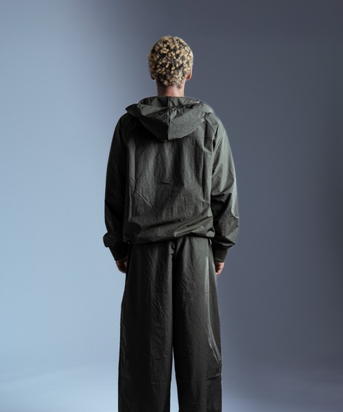 TENEZ(テネス)の「Nylon Hoodie Jacket(ナイロンジャケット・メンズ・ライトベージュ/カーキ・MEDIUM/LARGE)」の15枚目の写真