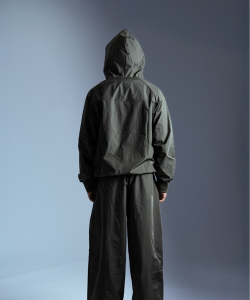 TENEZ(テネス)の「Nylon Hoodie Jacket(ナイロンジャケット・メンズ・ライトベージュ/カーキ・MEDIUM/LARGE)」の16枚目の写真