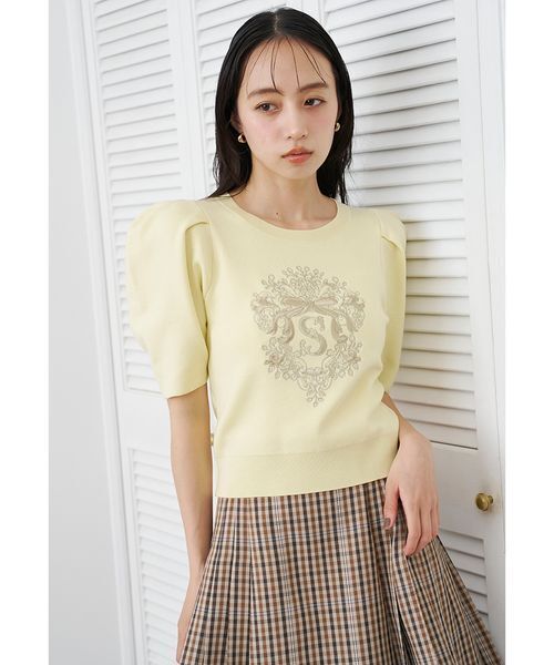SNIDEL(スナイデル)の「エンブレムハーフスリーブニットプルオーバー(ニット/セーター・レディース・イエロー/アイボリー/ネイビー/チェック・F)」の3枚目の写真