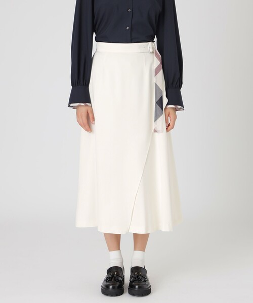 BLUE LABEL CRESTBRIDGE(ブルーレーベルクレストブリッジ)の「マットサテンアシンメトリースカート(スカート・レディース・ブラック/ホワイト/レッド・36/38)」の1枚目の写真