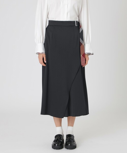BLUE LABEL CRESTBRIDGE(ブルーレーベルクレストブリッジ)の「マットサテンアシンメトリースカート(スカート・レディース・ブラック/ホワイト/レッド・36/38)」の2枚目の写真