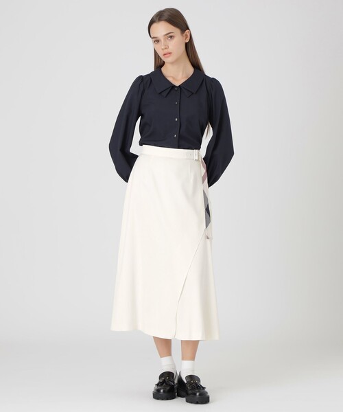 BLUE LABEL CRESTBRIDGE(ブルーレーベルクレストブリッジ)の「マットサテンアシンメトリースカート(スカート・レディース・ブラック/ホワイト/レッド・36/38)」の4枚目の写真