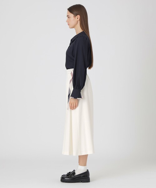 BLUE LABEL CRESTBRIDGE(ブルーレーベルクレストブリッジ)の「マットサテンアシンメトリースカート(スカート・レディース・ブラック/ホワイト/レッド・36/38)」の5枚目の写真