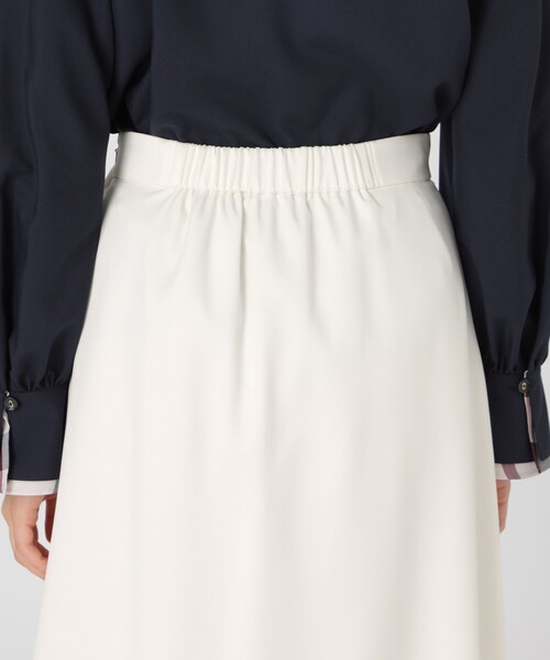 BLUE LABEL CRESTBRIDGE(ブルーレーベルクレストブリッジ)の「マットサテンアシンメトリースカート(スカート・レディース・ブラック/ホワイト/レッド・36/38)」の8枚目の写真