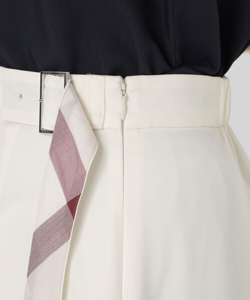 BLUE LABEL CRESTBRIDGE(ブルーレーベルクレストブリッジ)の「マットサテンアシンメトリースカート(スカート・レディース・ブラック/ホワイト/レッド・36/38)」の10枚目の写真