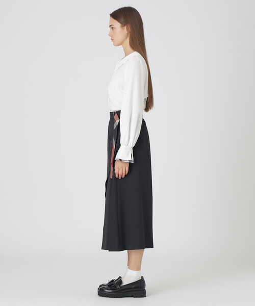 BLUE LABEL CRESTBRIDGE(ブルーレーベルクレストブリッジ)の「マットサテンアシンメトリースカート(スカート・レディース・ブラック/ホワイト/レッド・36/38)」の13枚目の写真