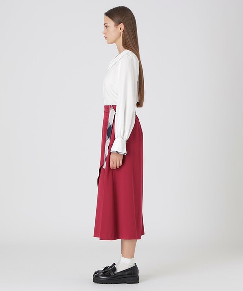 BLUE LABEL CRESTBRIDGE(ブルーレーベルクレストブリッジ)の「マットサテンアシンメトリースカート(スカート・レディース・ブラック/ホワイト/レッド・36/38)」の21枚目の写真