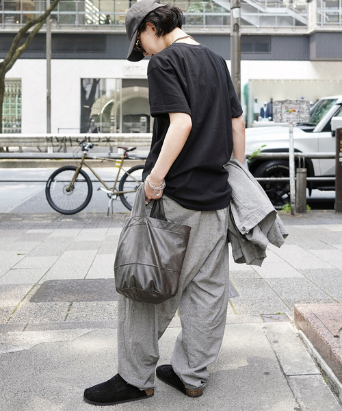 JOURNAL STANDARD LUXE(ジャーナルスタンダード ラックス)の「CLアムンゼン タックテーパーパンツ(その他パンツ・レディース・ブラックミックス/ブラック系その他・FREE)」の3枚目の写真