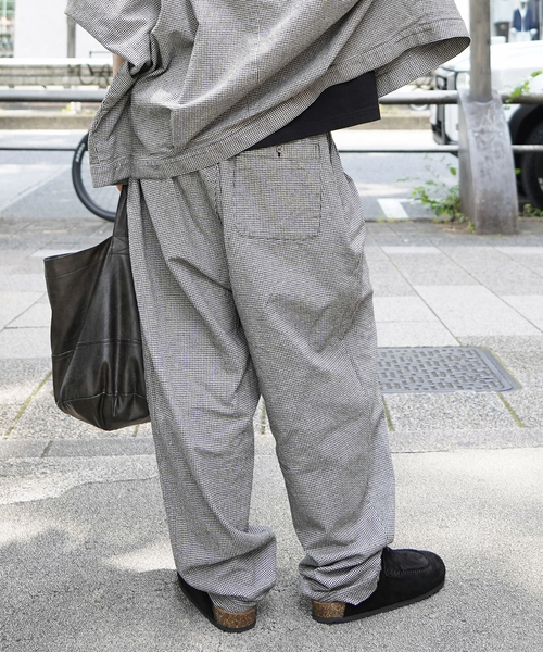 JOURNAL STANDARD LUXE(ジャーナルスタンダード ラックス)の「CLアムンゼン タックテーパーパンツ(その他パンツ・レディース・ブラックミックス/ブラック系その他・FREE)」の5枚目の写真