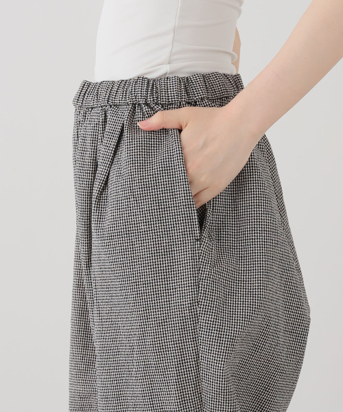 JOURNAL STANDARD LUXE(ジャーナルスタンダード ラックス)の「CLアムンゼン タックテーパーパンツ(その他パンツ・レディース・ブラックミックス/ブラック系その他・FREE)」の12枚目の写真
