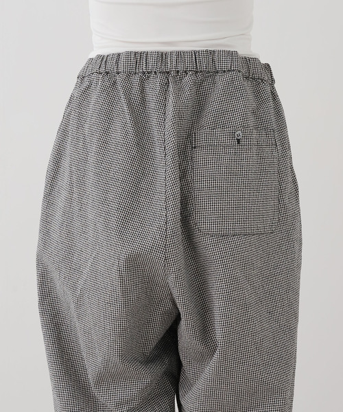 JOURNAL STANDARD LUXE(ジャーナルスタンダード ラックス)の「CLアムンゼン タックテーパーパンツ(その他パンツ・レディース・ブラックミックス/ブラック系その他・FREE)」の13枚目の写真