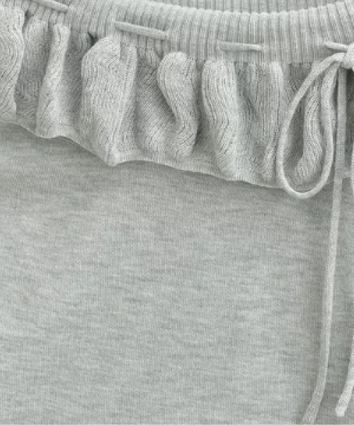 LA POMME petit(ラポミ・プチ)の「Ballet Ruffle Off-Shoulder Top/バレエラッフルオフショルダートップス(Tシャツ/カットソー・レディース・グレー/ホワイト/ライトグレー/グリーン・FREE)」の5枚目の写真