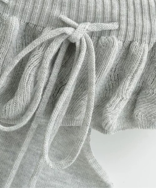 LA POMME petit(ラポミ・プチ)の「Ballet Ruffle Off-Shoulder Top/バレエラッフルオフショルダートップス(Tシャツ/カットソー・レディース・グレー/ホワイト/ライトグレー/グリーン・FREE)」の8枚目の写真