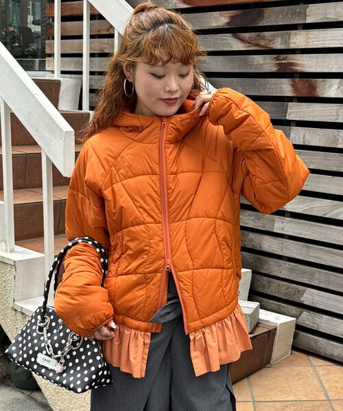 CIAOPANIC(チャオパニック)の「裾フリルウェーブキルトパフジャケット(ダウンジャケット/コート・レディース・ミント/オレンジ/ベージュ・FREE)」の3枚目の写真